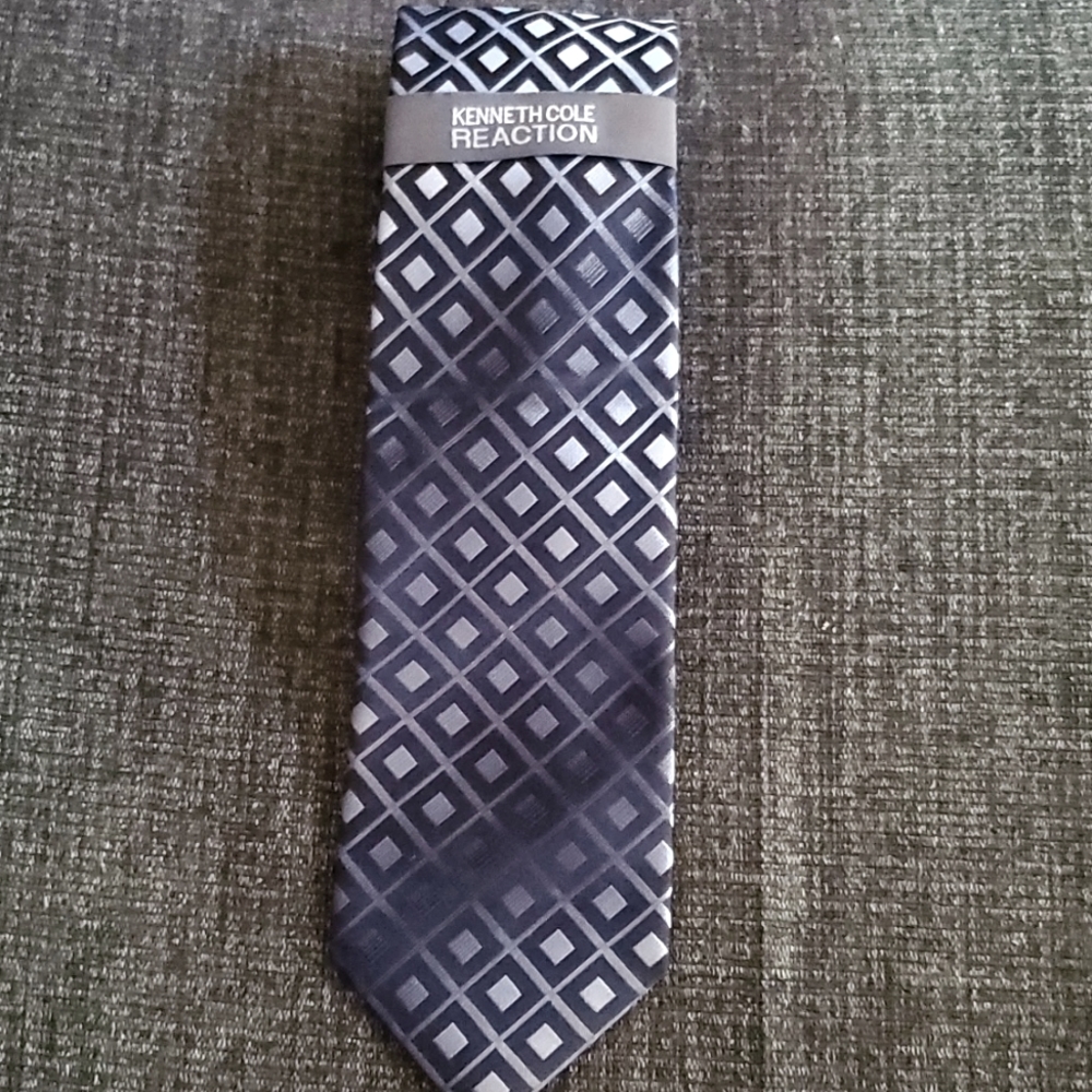 Kenneth Cole Reaction Tie.
